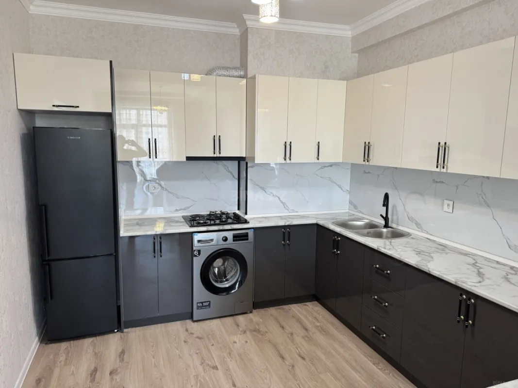 Kirayə verilir 2 otaqlı mənzil 76 m²