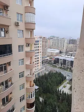 Satılır 3 otaqlı mənzil 150 m²