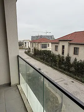 Satılır 2 otaqlı mənzil 85.6 m²