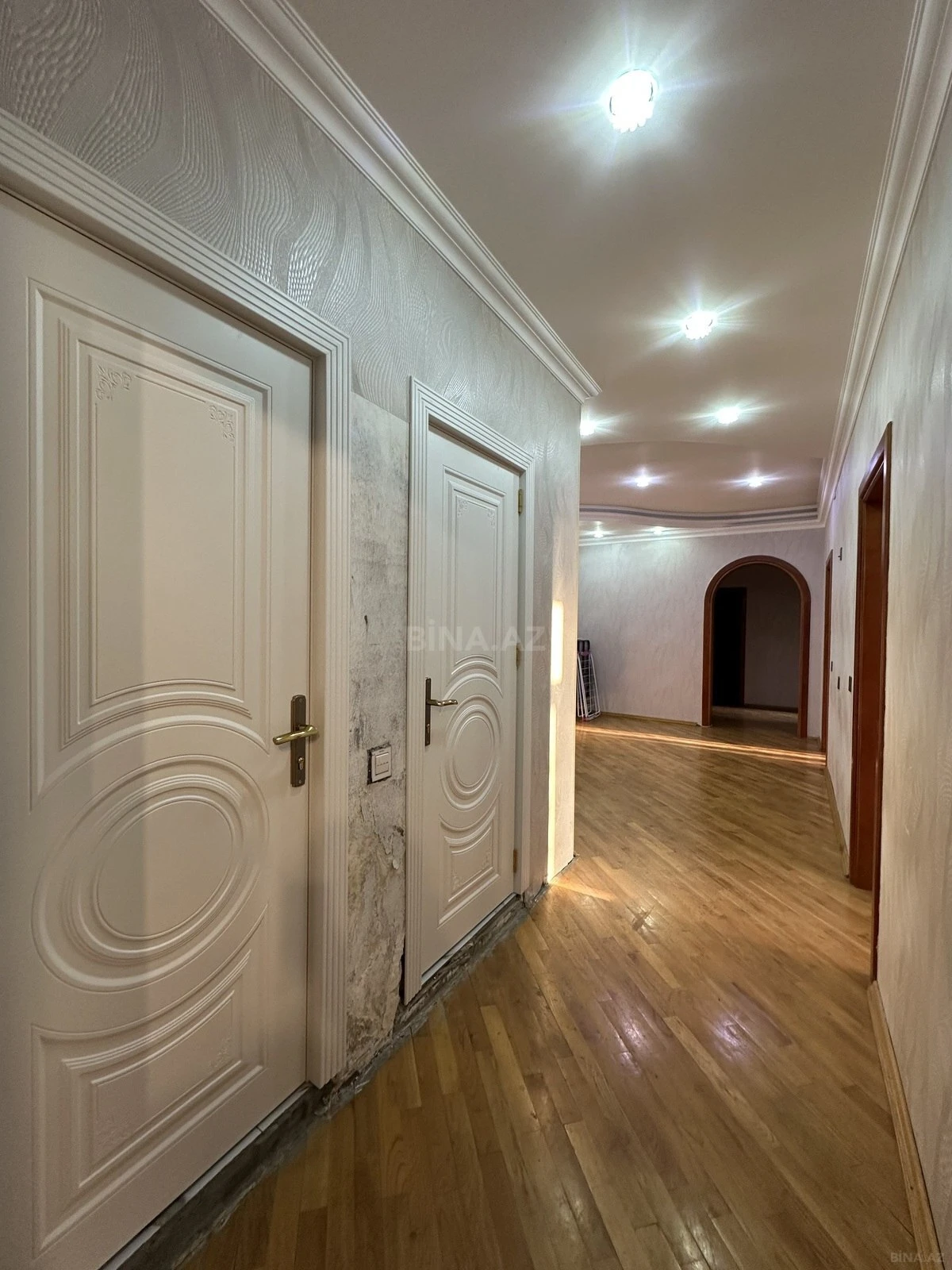 Satılır 3 otaqlı mənzil 137 m²