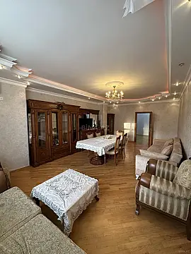 Satılır 3 otaqlı mənzil 137 m²