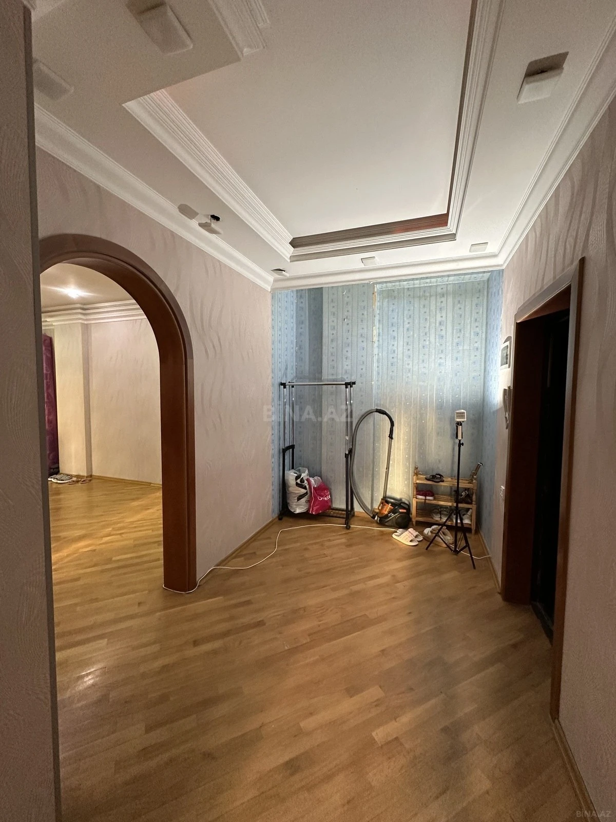 Satılır 3 otaqlı mənzil 137 m²