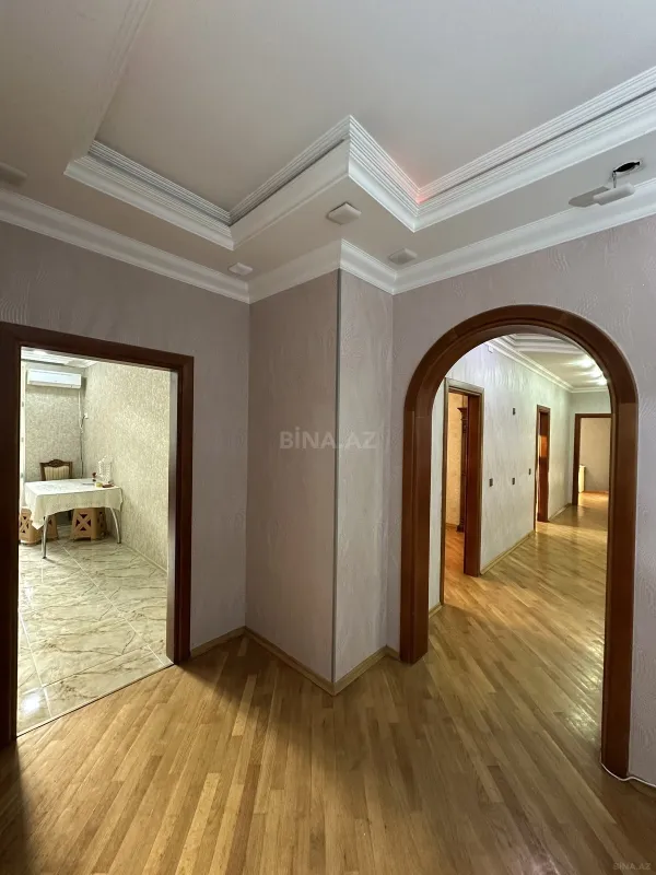 Satılır 3 otaqlı mənzil 137 m²