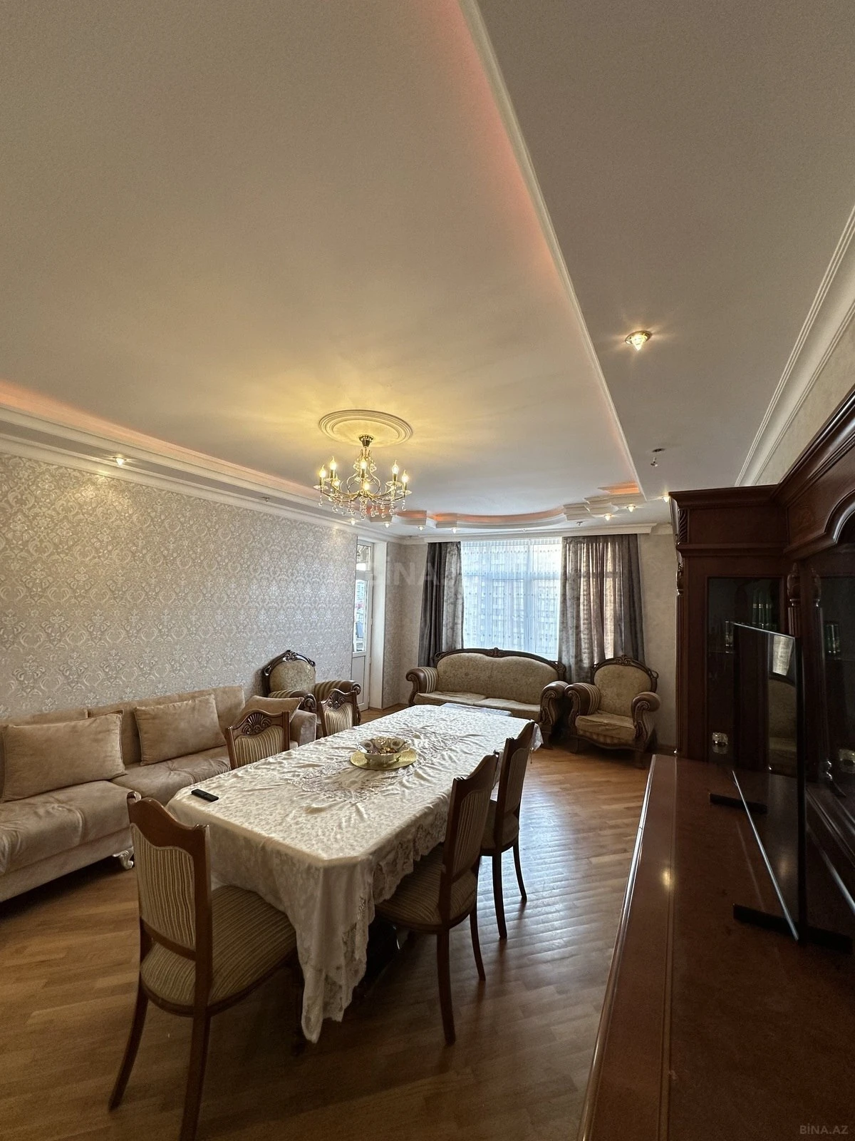 Satılır 3 otaqlı mənzil 137 m²