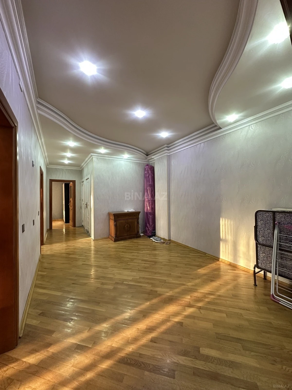 Satılır 3 otaqlı mənzil 137 m²