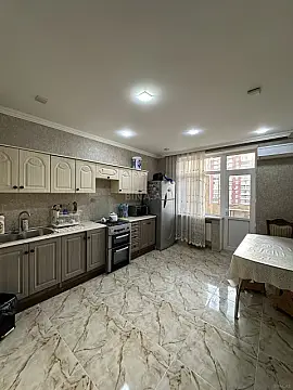 Satılır 3 otaqlı mənzil 137 m²