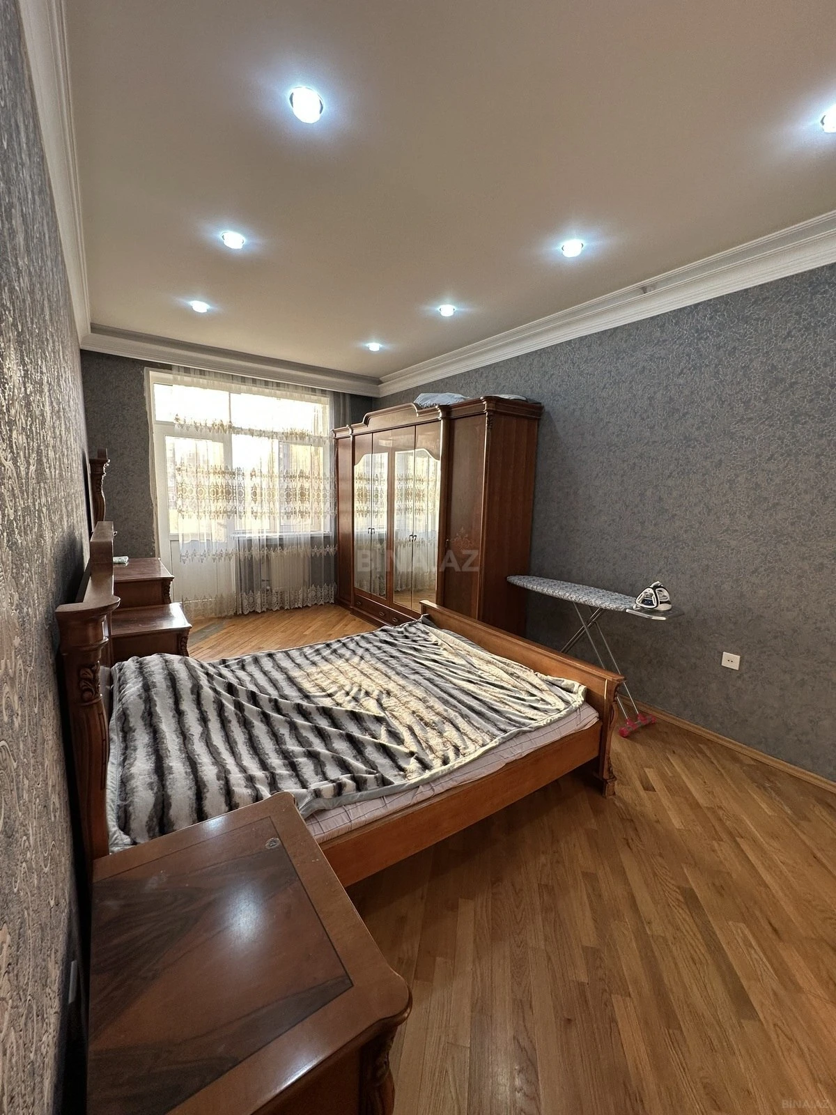 Satılır 3 otaqlı mənzil 137 m²