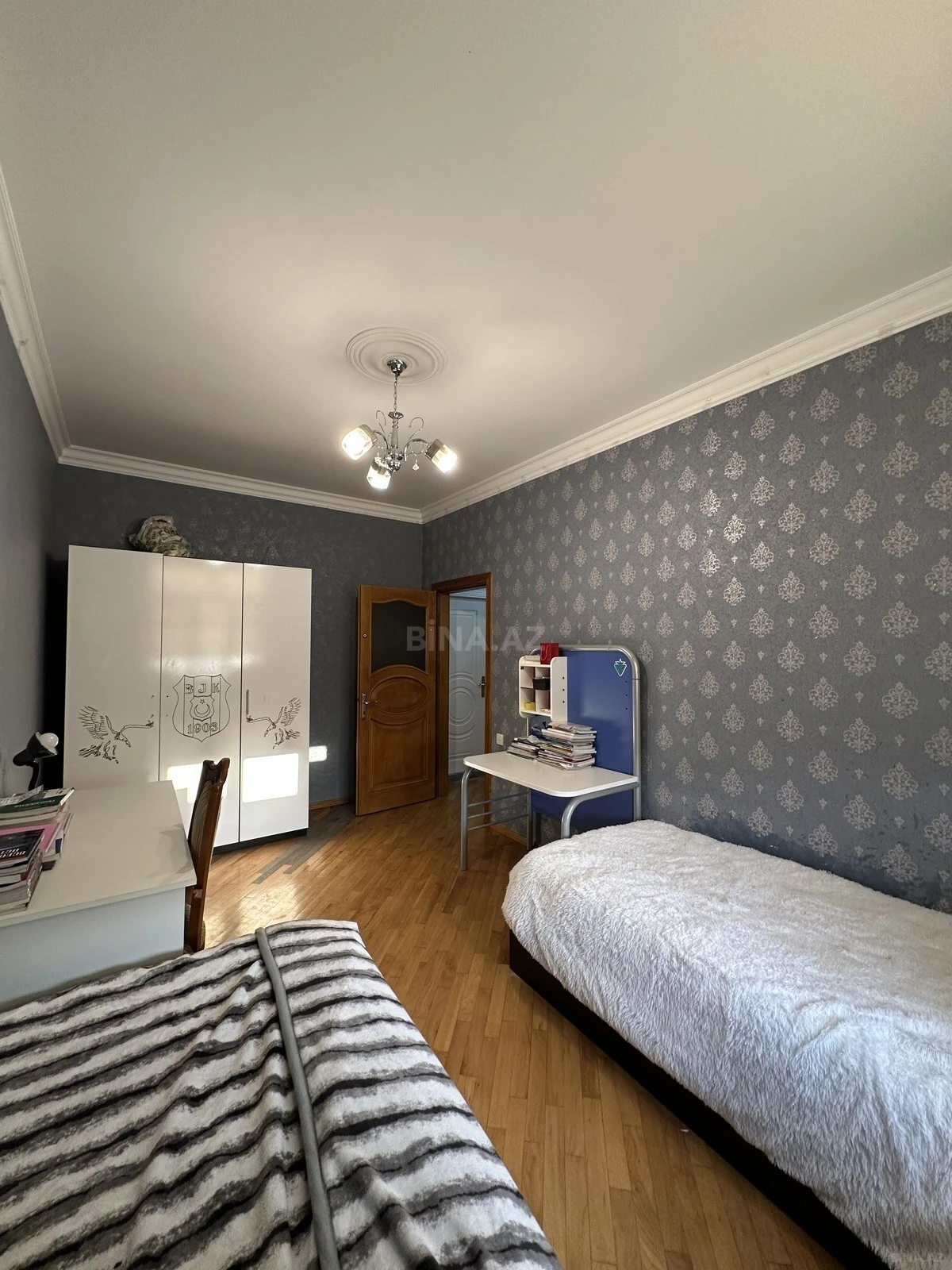 Satılır 3 otaqlı mənzil 137 m²