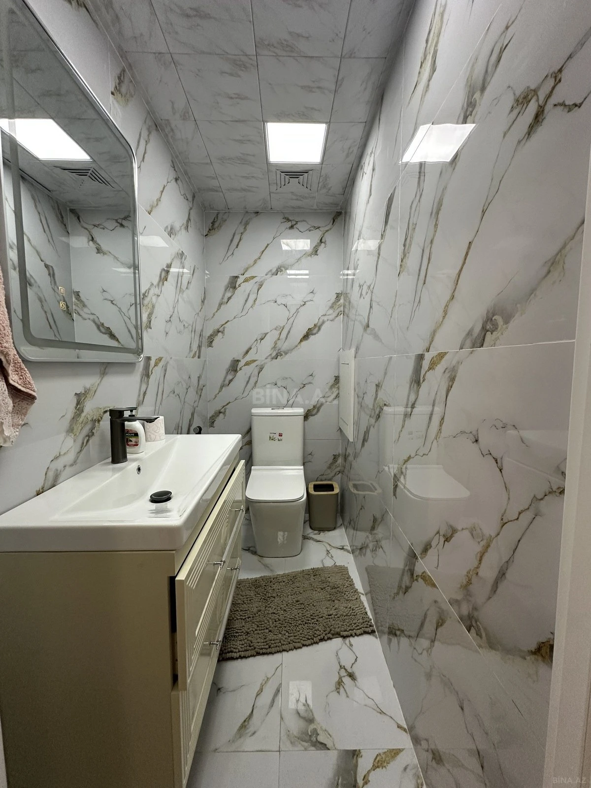 Satılır 3 otaqlı mənzil 137 m²