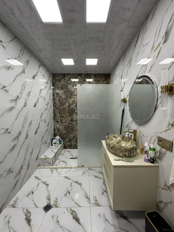 Satılır 3 otaqlı mənzil 137 m²