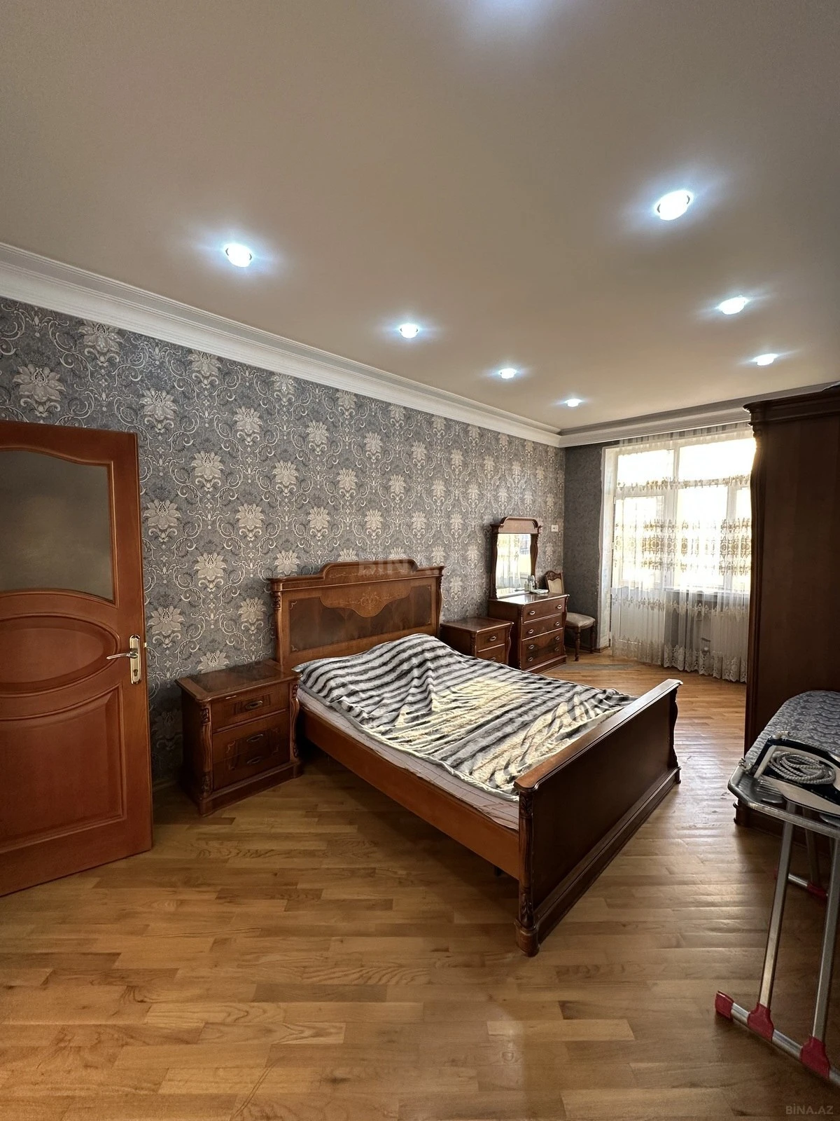 Satılır 3 otaqlı mənzil 137 m²