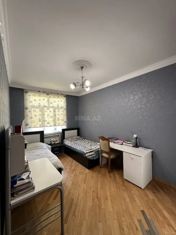 Satılır 3 otaqlı mənzil 137 m²