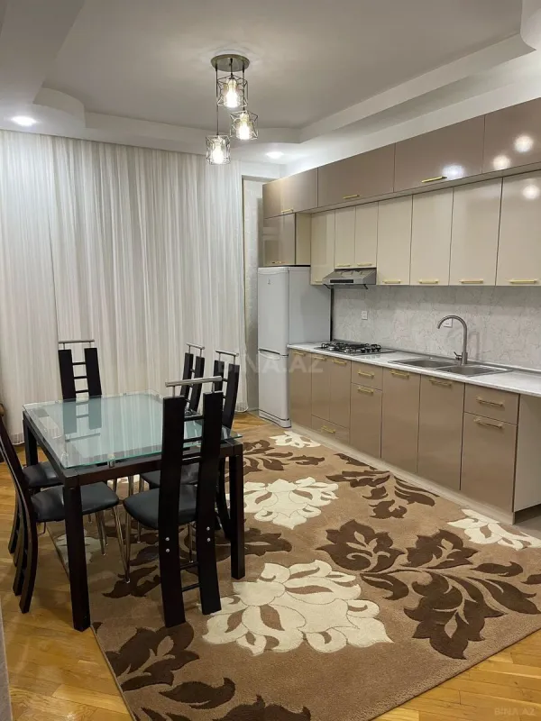 Kirayə verilir 2 otaqlı mənzil 95 m²