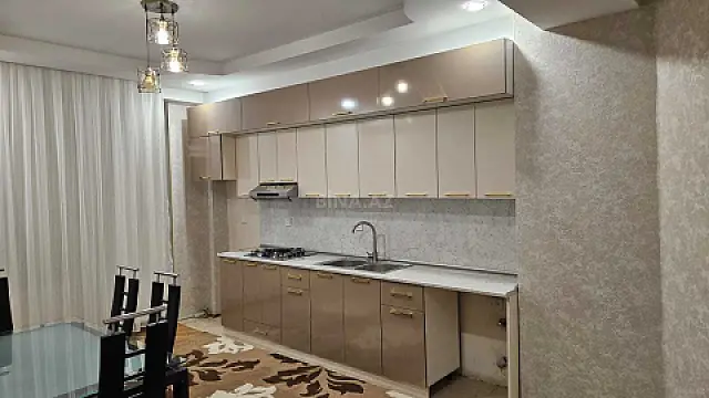 Kirayə verilir 2 otaqlı mənzil 95 m²
