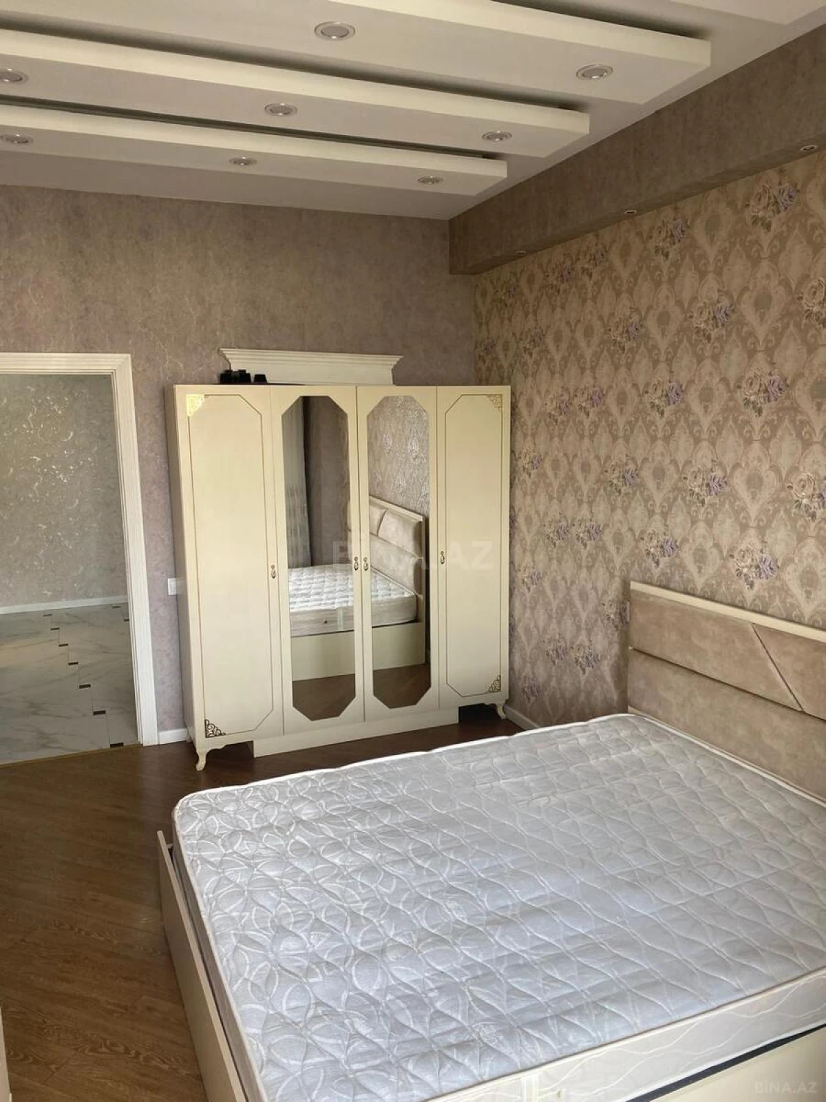 Kirayə verilir 2 otaqlı mənzil 74 m²