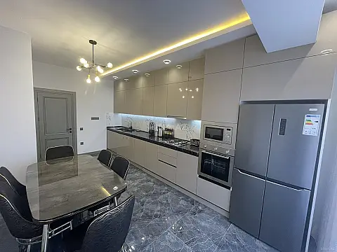 Kirayə verilir 2 otaqlı mənzil 120 m²