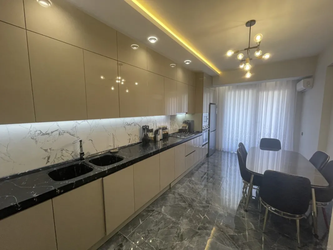 Kirayə verilir 2 otaqlı mənzil 120 m²