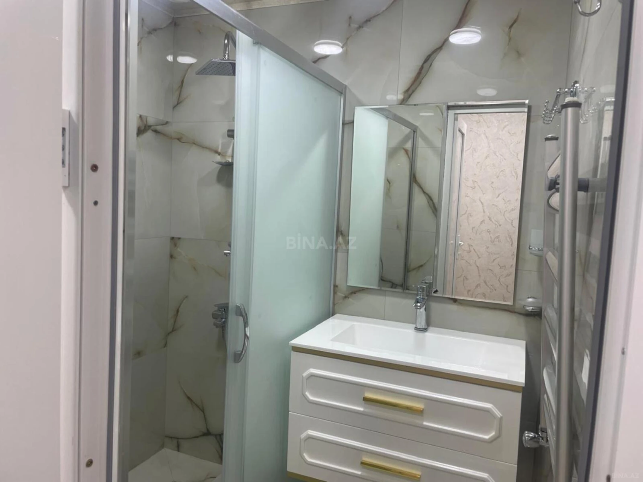 Kirayə verilir 3 otaqlı mənzil 90 m²