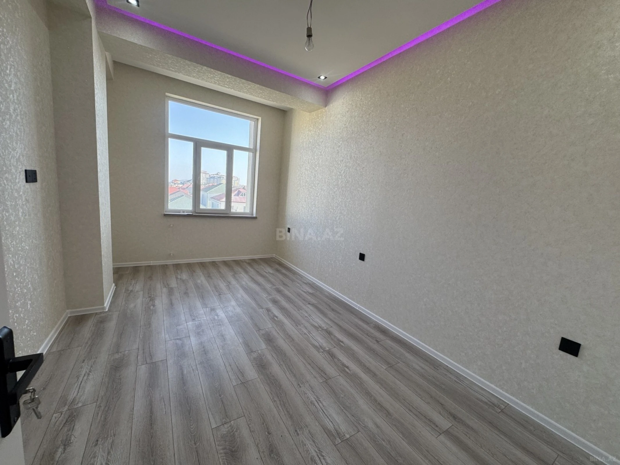 Satılır 2 otaqlı mənzil 75 m²