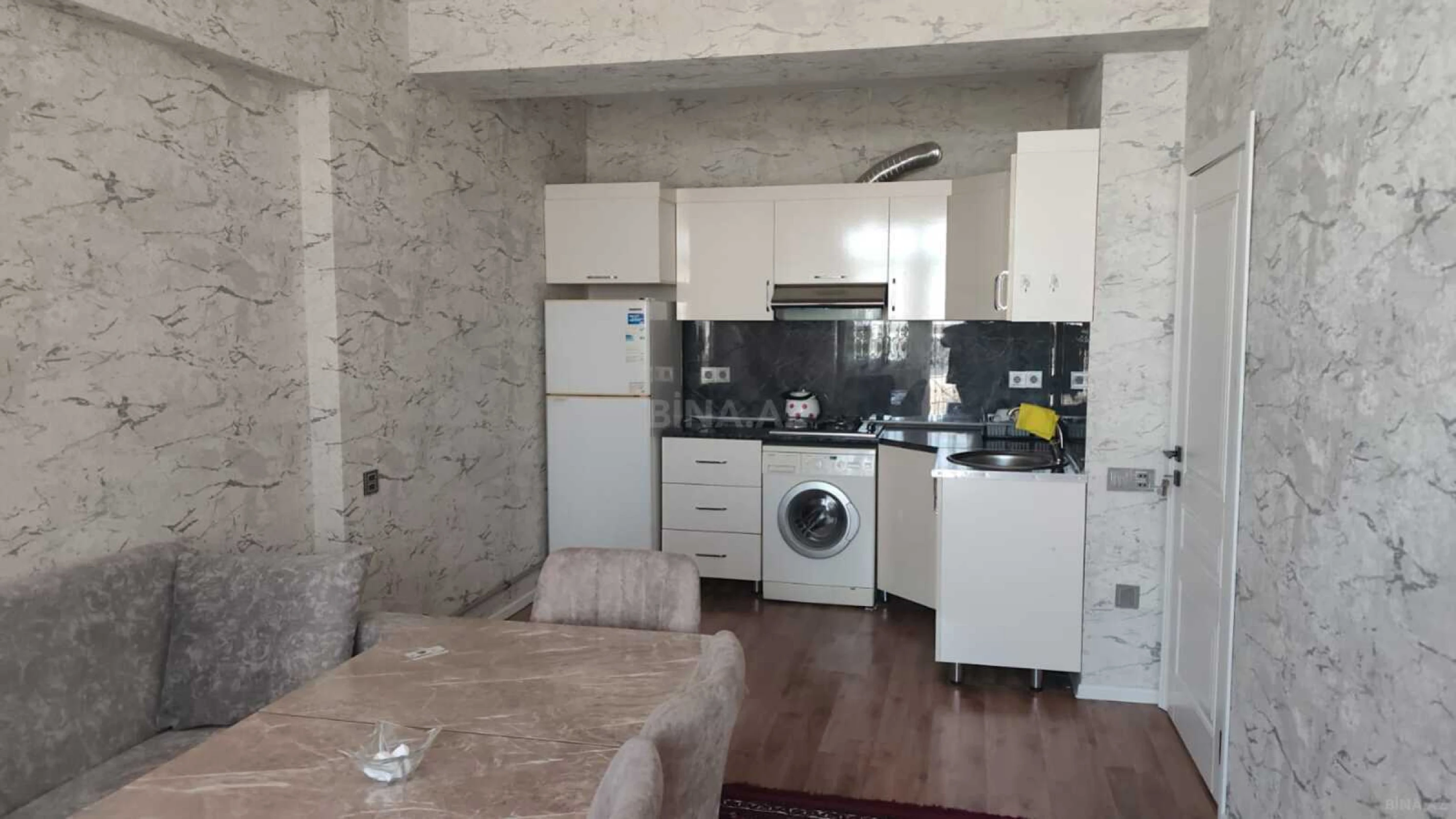 Kirayə verilir 2 otaqlı mənzil 70 m²