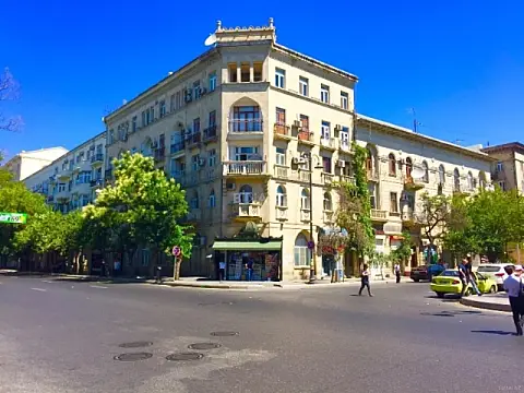 Kirayə verilir 3 otaqlı mənzil 80 m² — Bakı, Sahil qəs. 3 otaq 80.00 m²