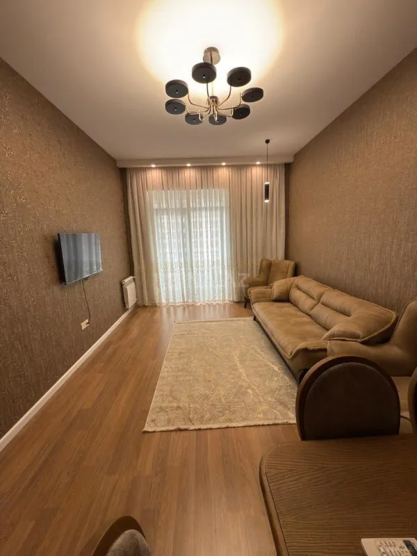 Kirayə verilir 2 otaqlı mənzil 70 m²
