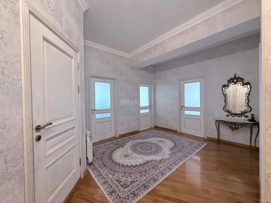 Satılır 3 otaqlı mənzil 127 m²