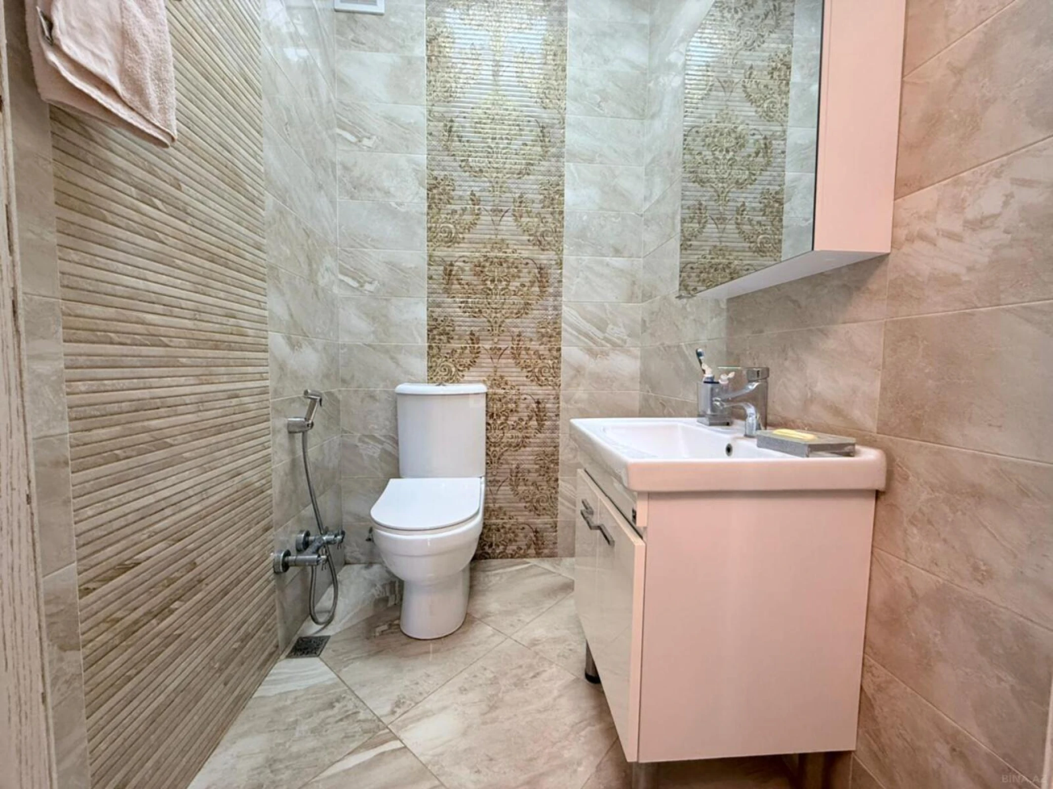 Satılır 3 otaqlı mənzil 127 m²