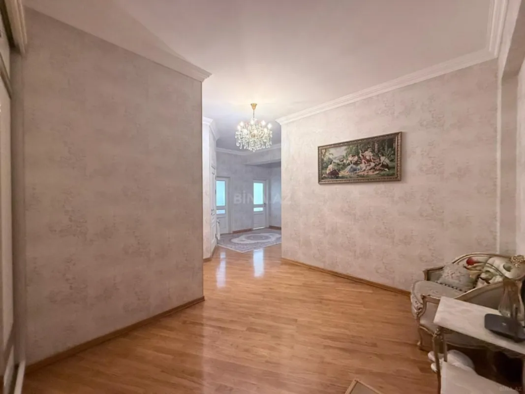 Satılır 3 otaqlı mənzil 127 m²