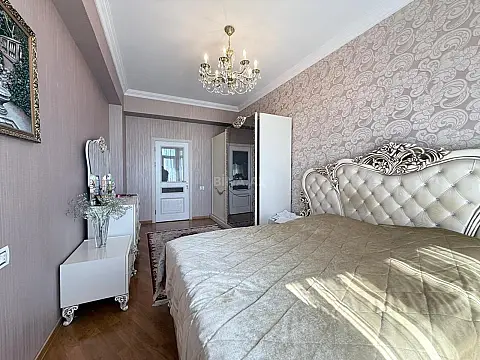 Satılır 3 otaqlı mənzil 127 m²