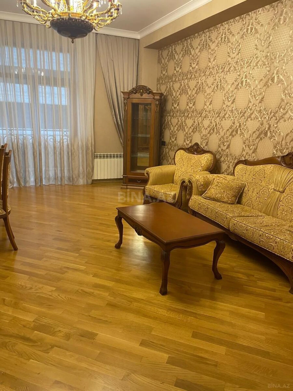 Kirayə verilir 4 otaqlı mənzil 170 m²