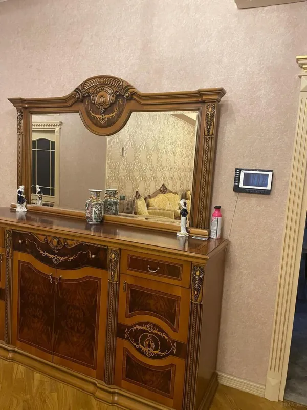 Kirayə verilir 4 otaqlı mənzil 170 m²