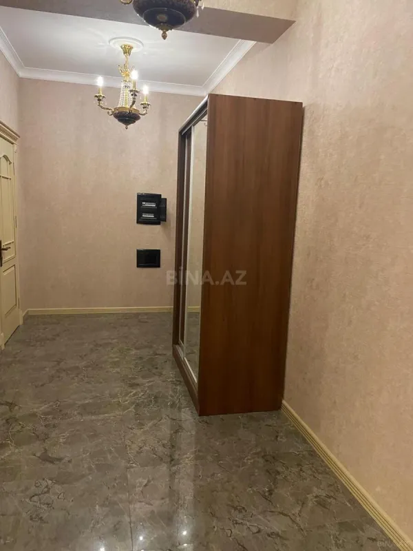 Kirayə verilir 4 otaqlı mənzil 170 m²