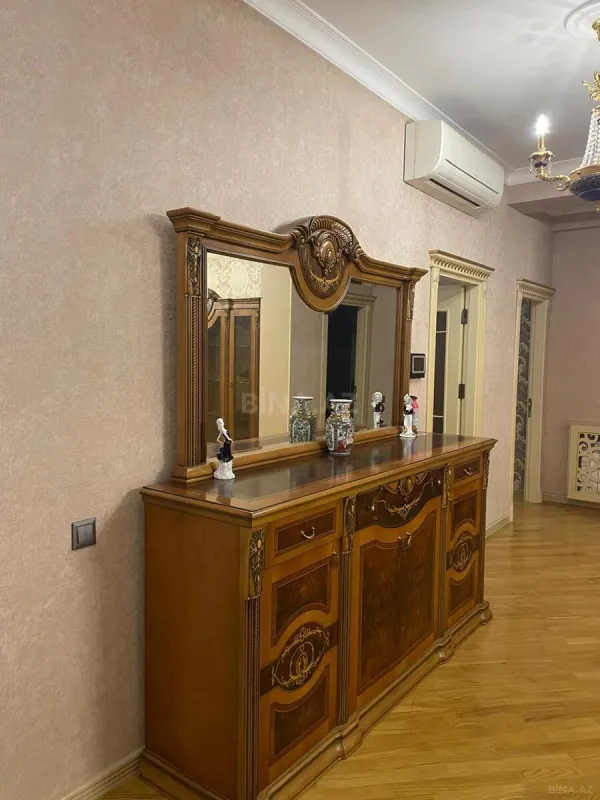 Kirayə verilir 4 otaqlı mənzil 170 m²