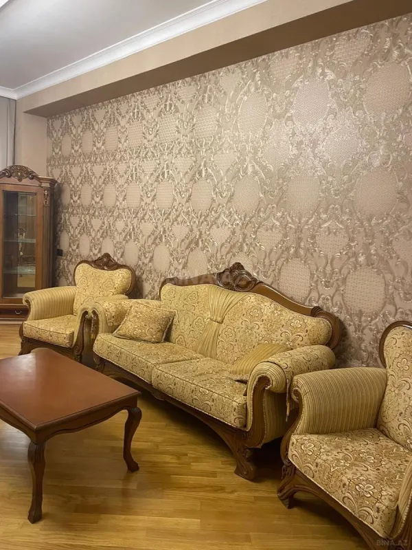 Kirayə verilir 4 otaqlı mənzil 170 m²