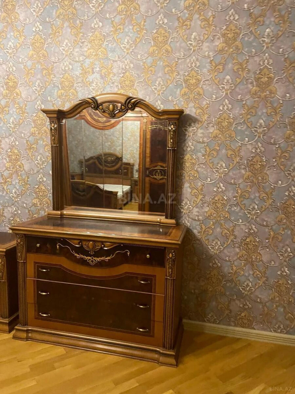 Kirayə verilir 4 otaqlı mənzil 170 m²