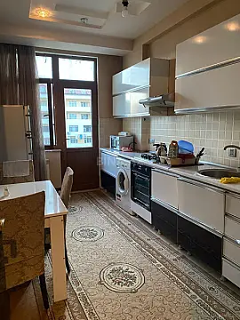 Kirayə verilir 2 otaqlı mənzil 80 m²
