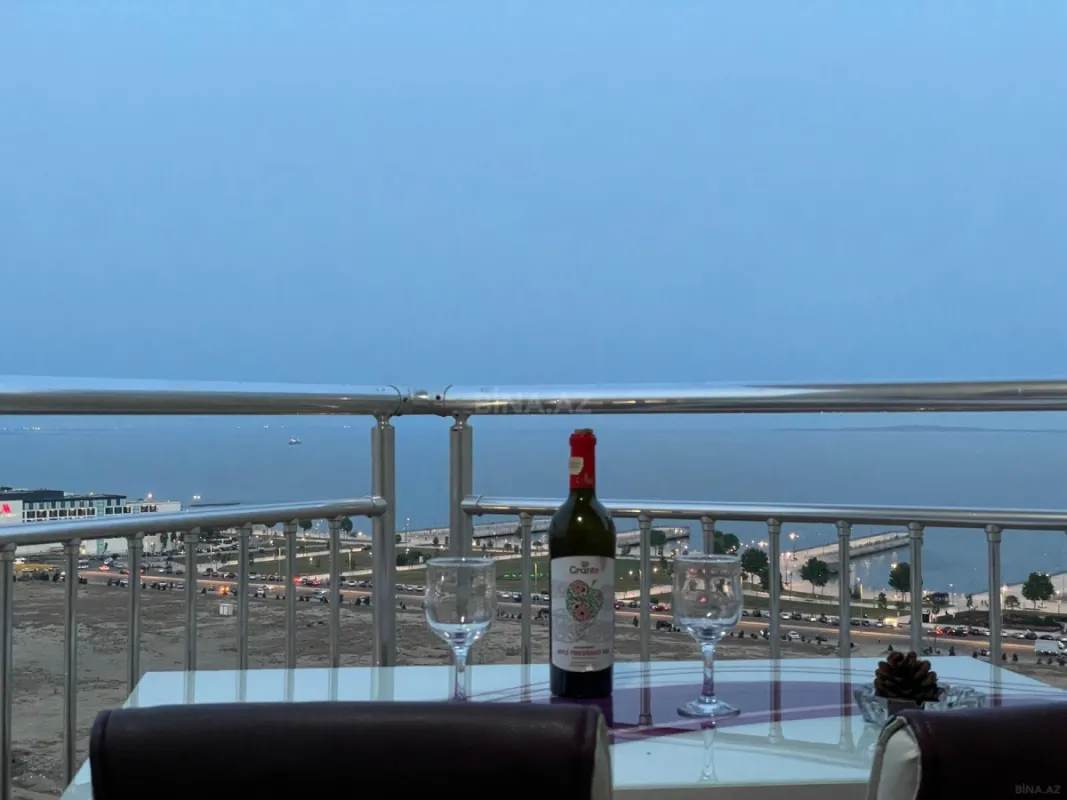 Satılır 4 otaqlı mənzil 181 m²