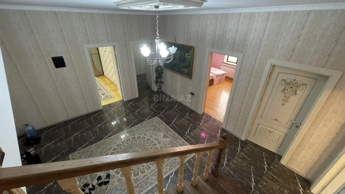 Satılır 8 otaqlı həyət evi 320 m²