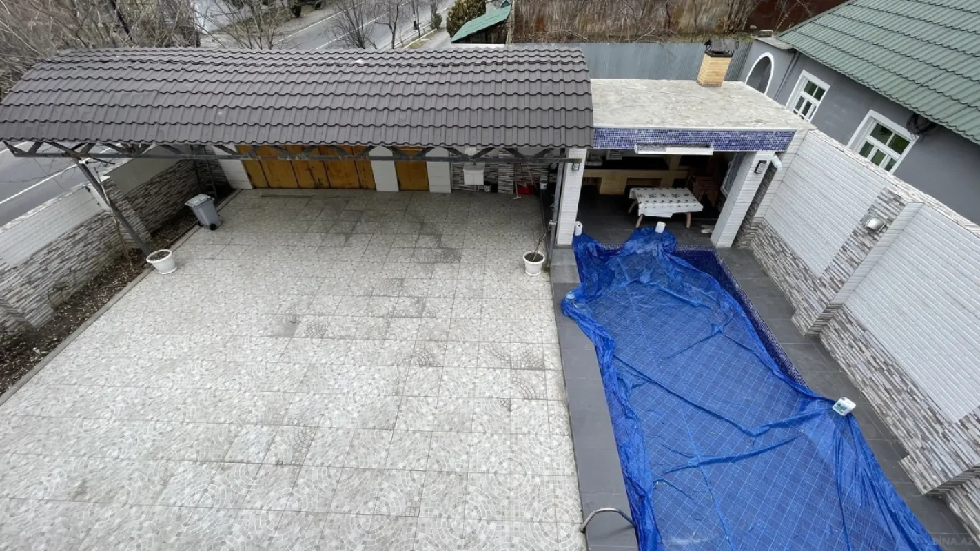 Satılır 8 otaqlı həyət evi 320 m²