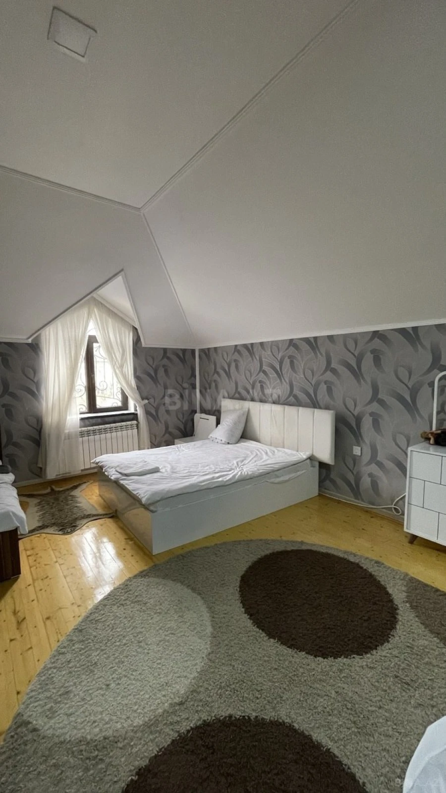 Satılır 8 otaqlı həyət evi 320 m²