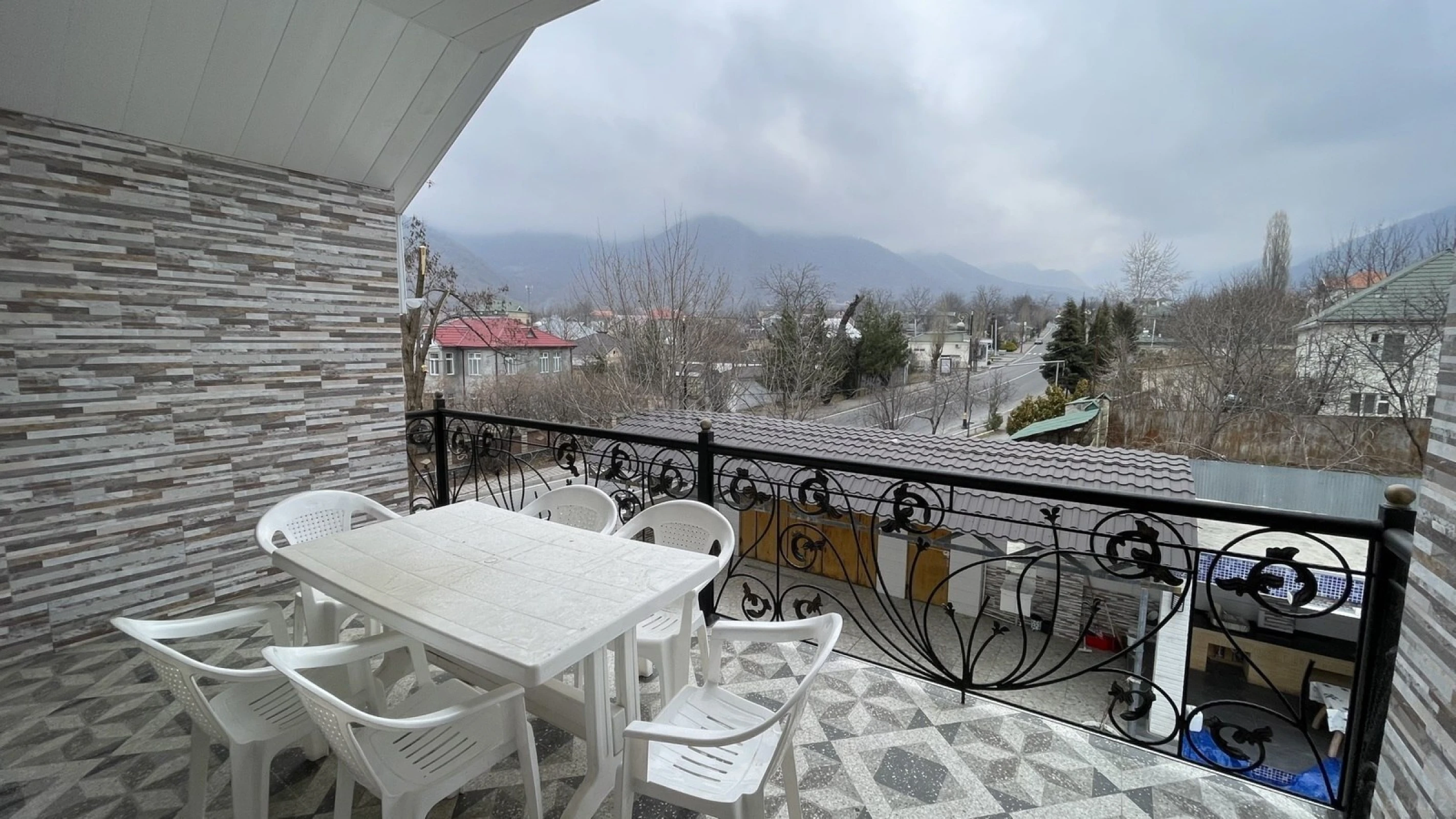 Satılır 8 otaqlı həyət evi 320 m²