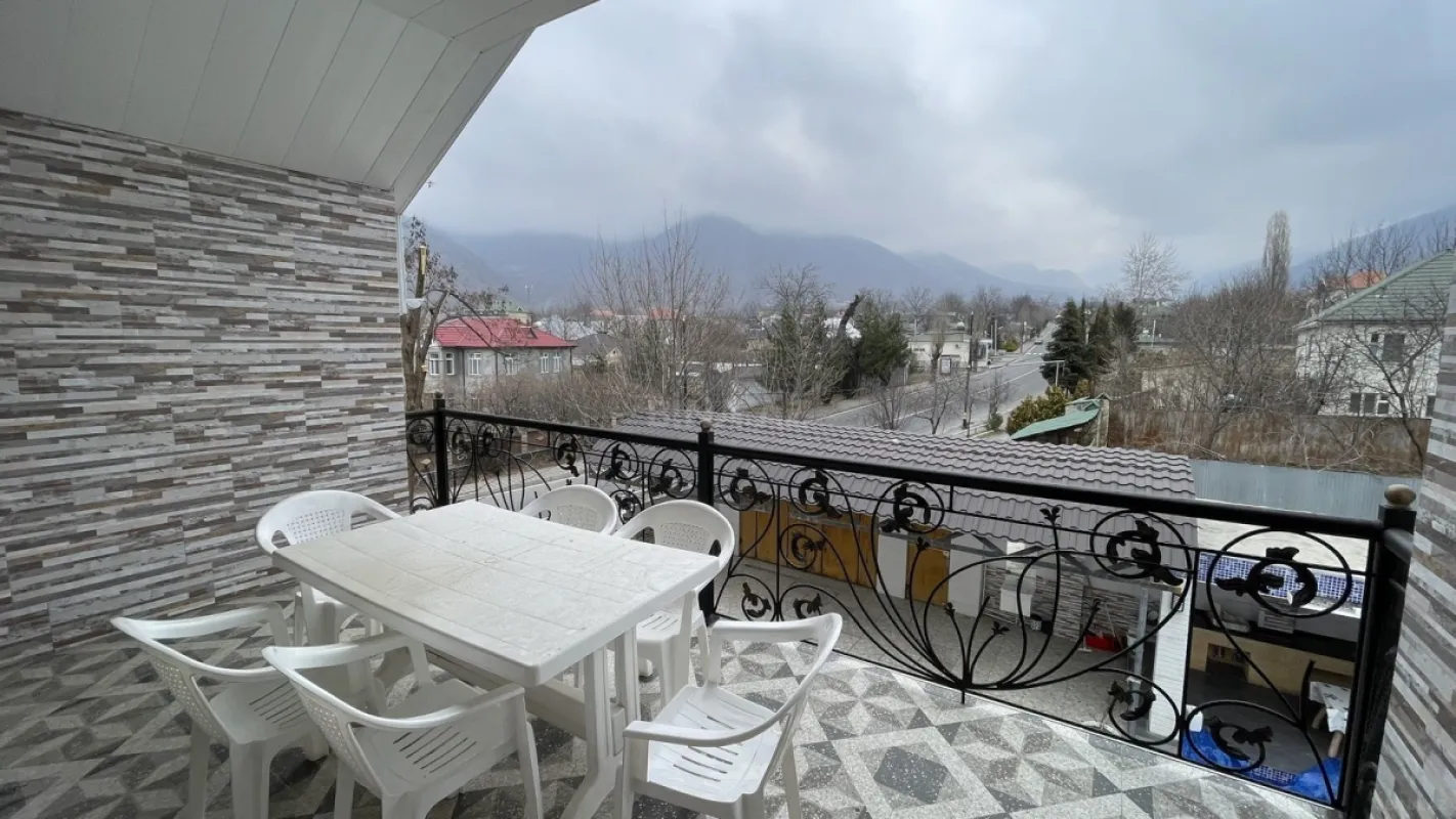 Satılır 8 otaqlı həyət evi 320 m²