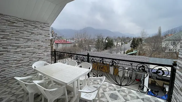 Satılır 8 otaqlı həyət evi 320 m²