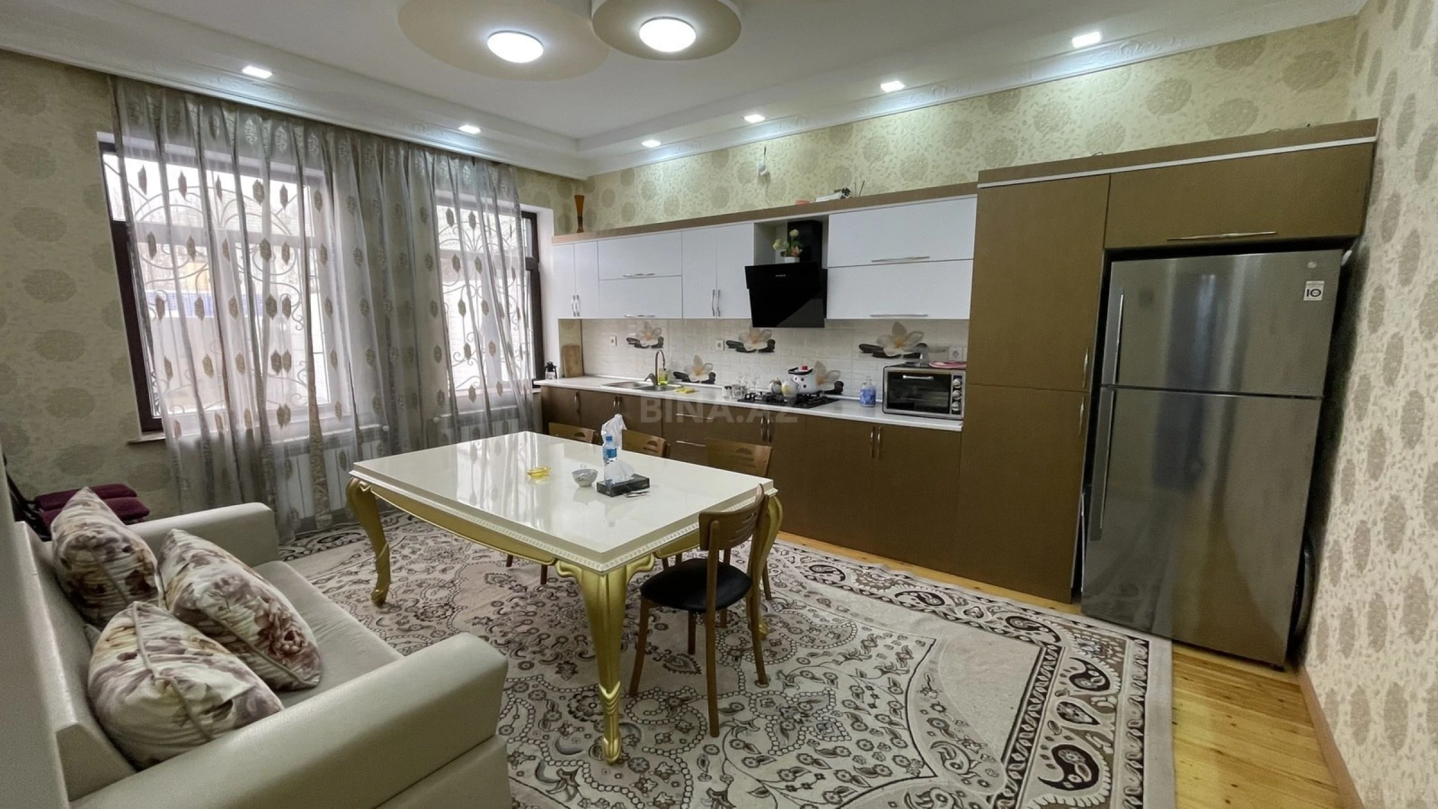 Satılır 8 otaqlı həyət evi 320 m²