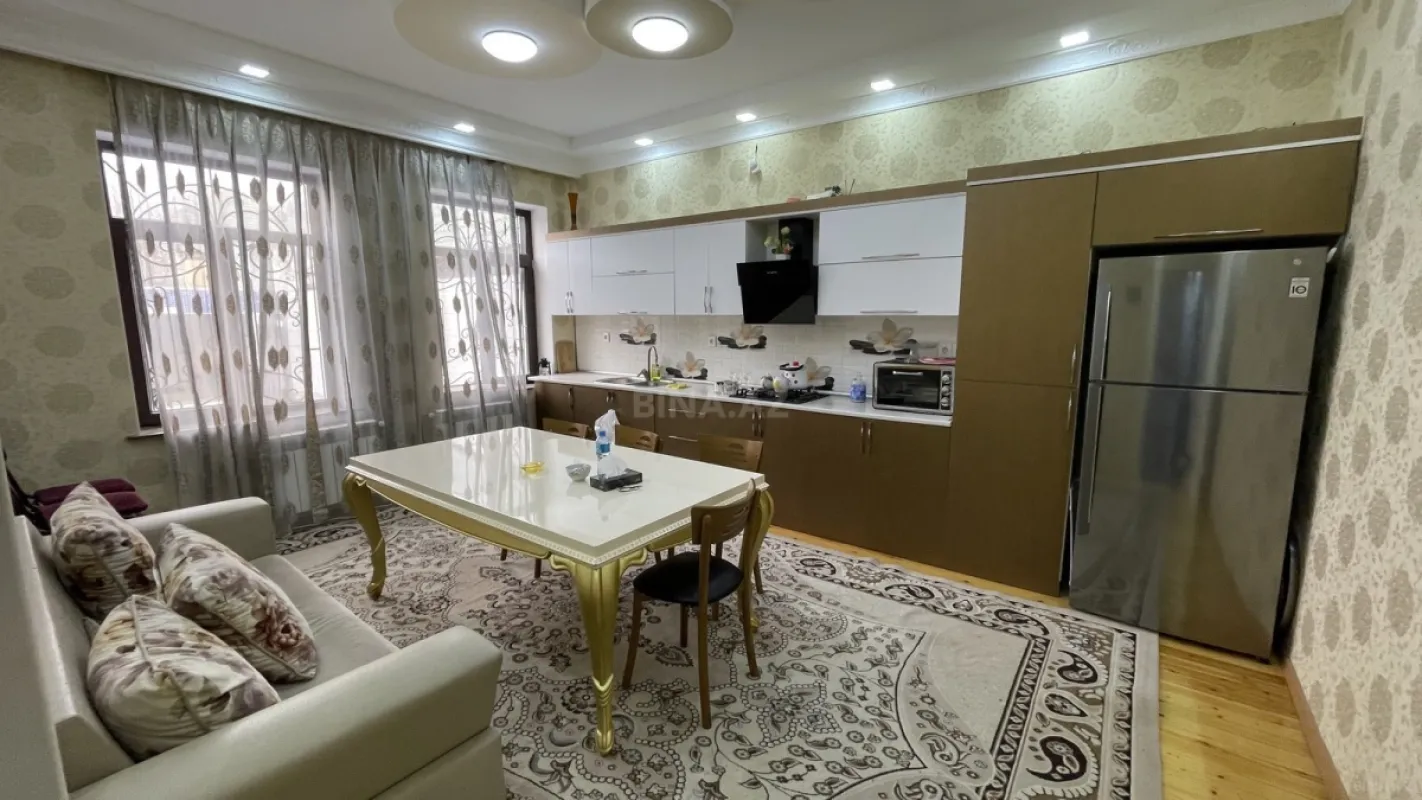 Satılır 8 otaqlı həyət evi 320 m²