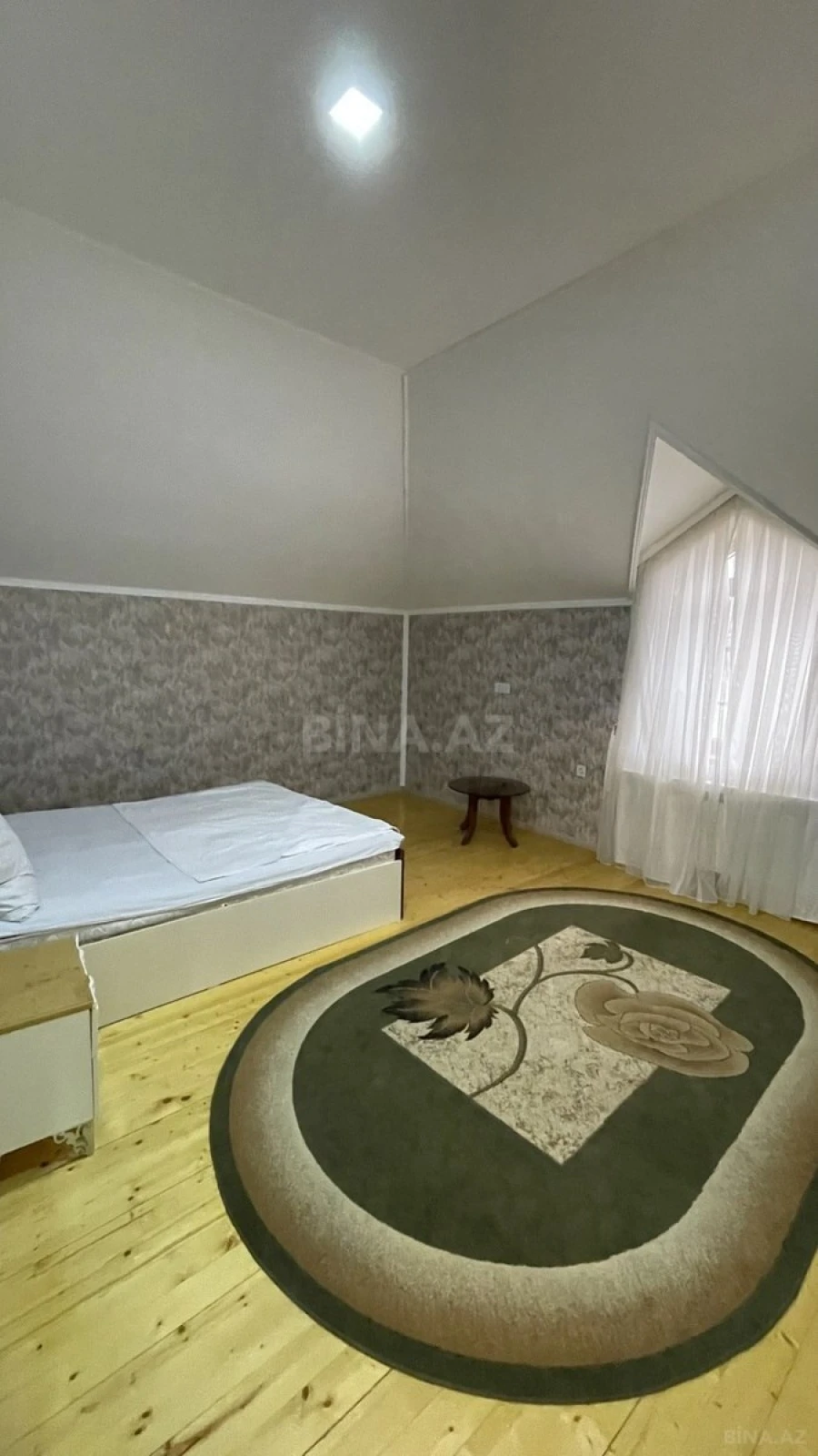 Satılır 8 otaqlı həyət evi 320 m²