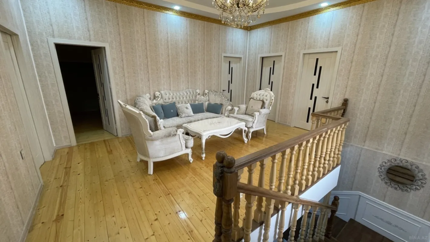 Satılır 8 otaqlı həyət evi 320 m²
