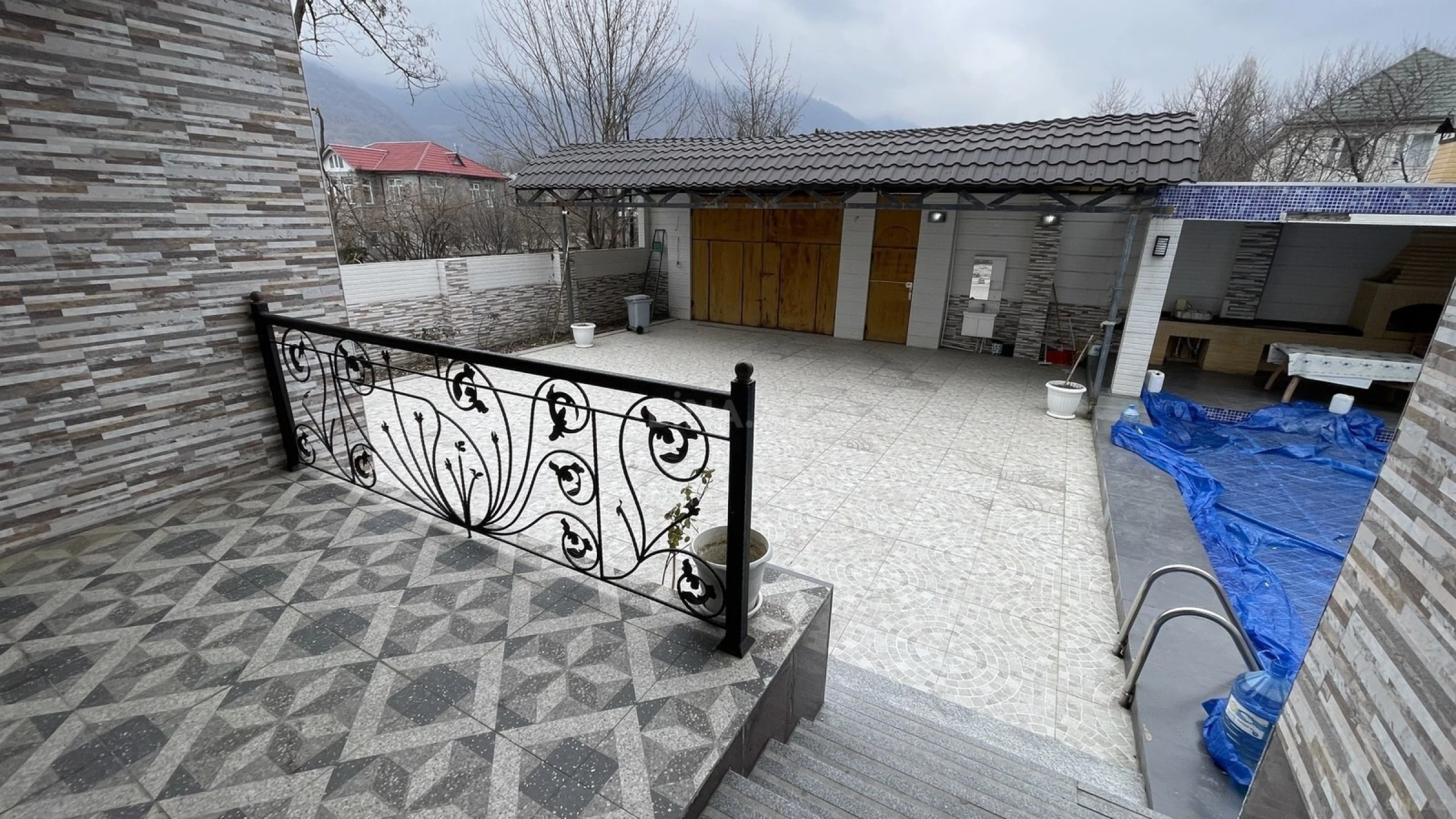 Satılır 8 otaqlı həyət evi 320 m²