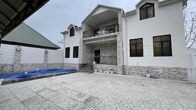 Satılır 8 otaqlı həyət evi 320 m²